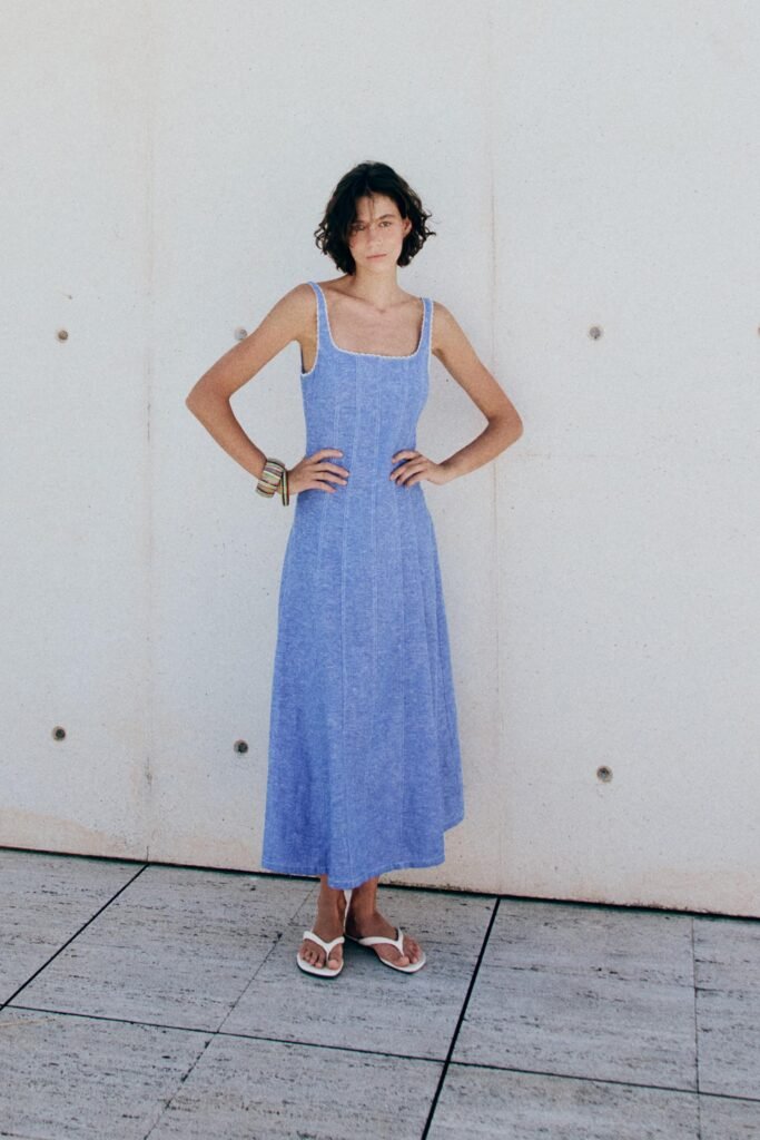 VESTIDO MIDI EM LINHO COM RENDA