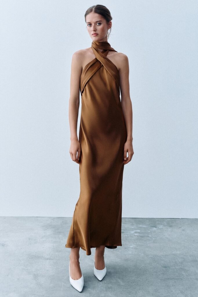 VESTIDO MIDI HALTER ACETINADO