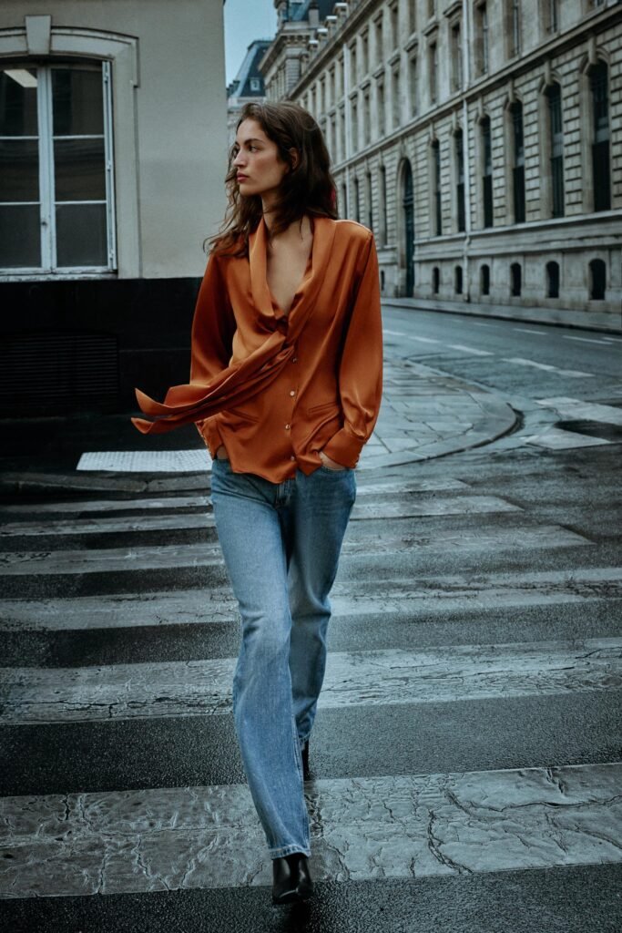 BLUSA ACETINADA COM LAÇO