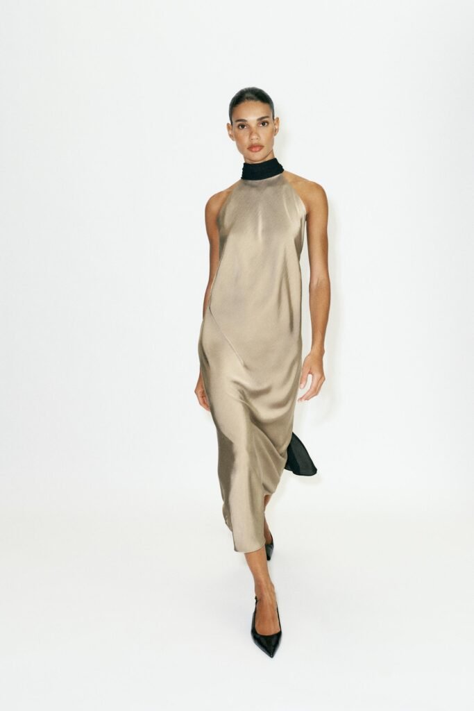 VESTIDO HALTER COMBINADO COM LAÇO