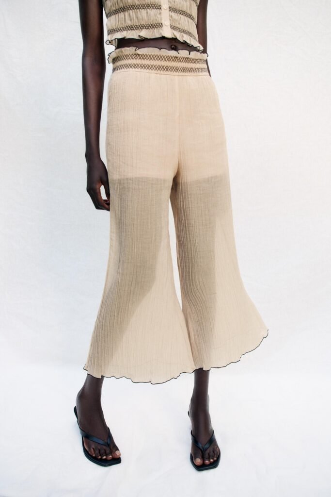 CALÇAS CULOTTE COM COSTURAS COMBINADAS
