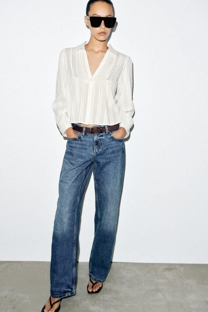 BLUSA CURTA COM ENTREDOSES
