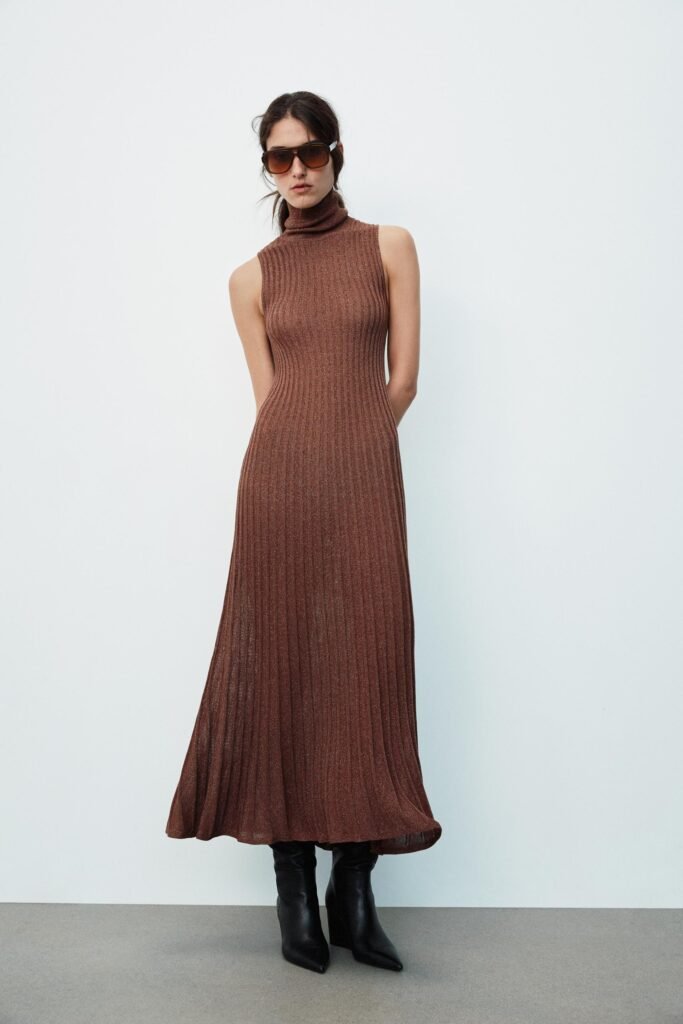 VESTIDO COMPRIDO NERVURAS E FIO METALIZADO