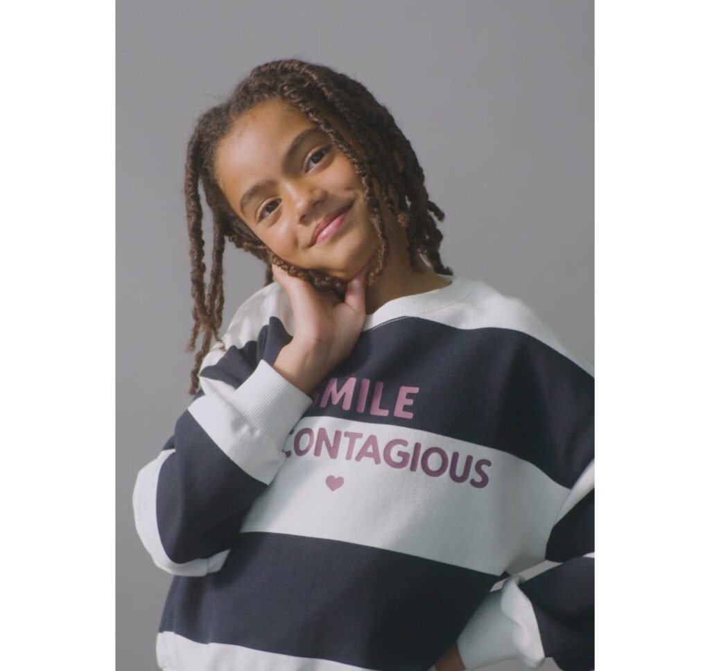 Sweatshirt às riscas com frase estampada